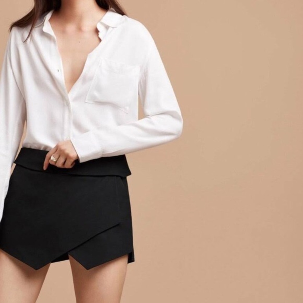 Black aritzia skirt